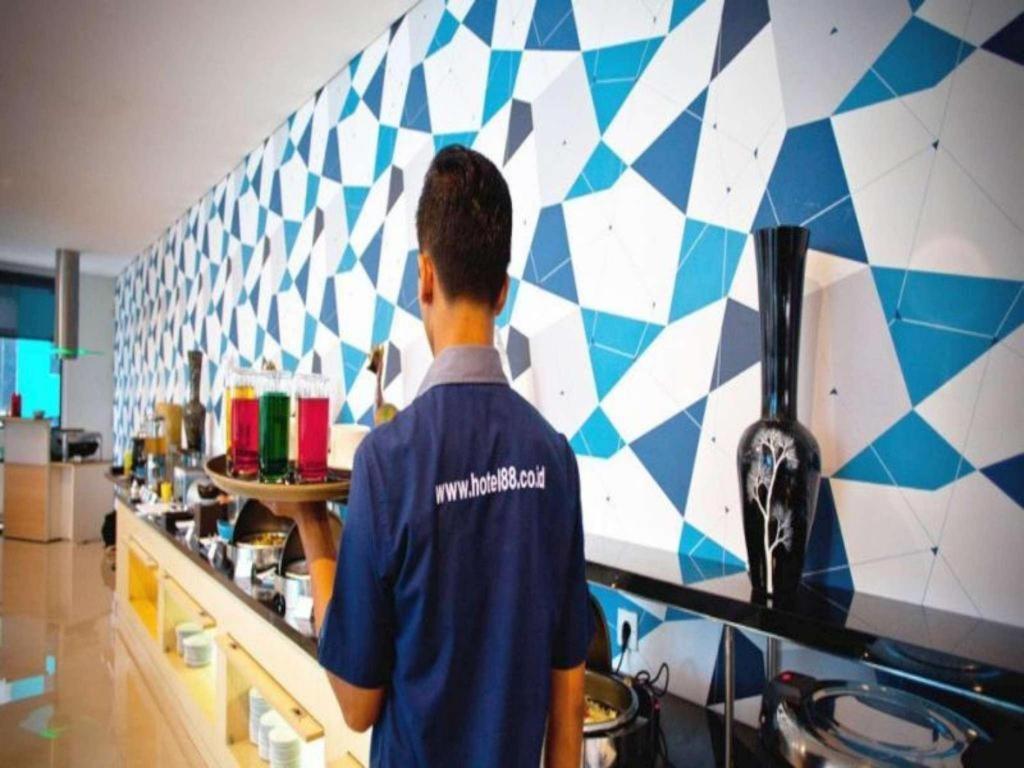 Hotel 88 Mangga Besar 62 - Breakfast - Near By Ancol And Government Center 2*