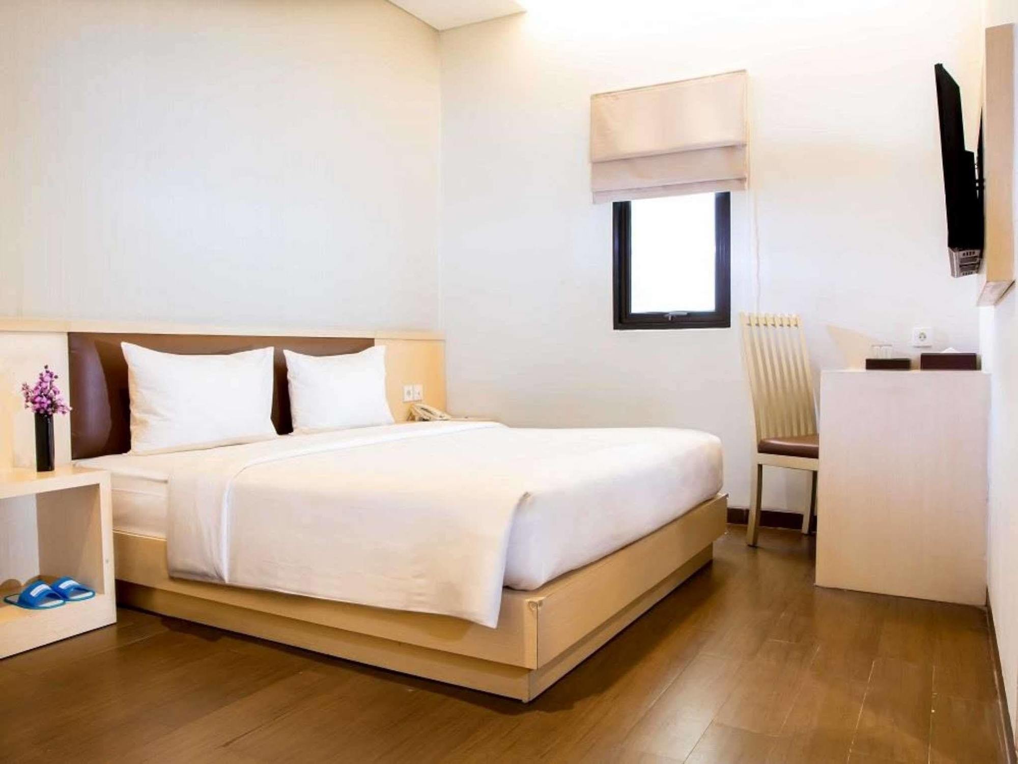 Hotel 88 Mangga Besar 62 - Breakfast - Near By Ancol And Government Center Jakarta