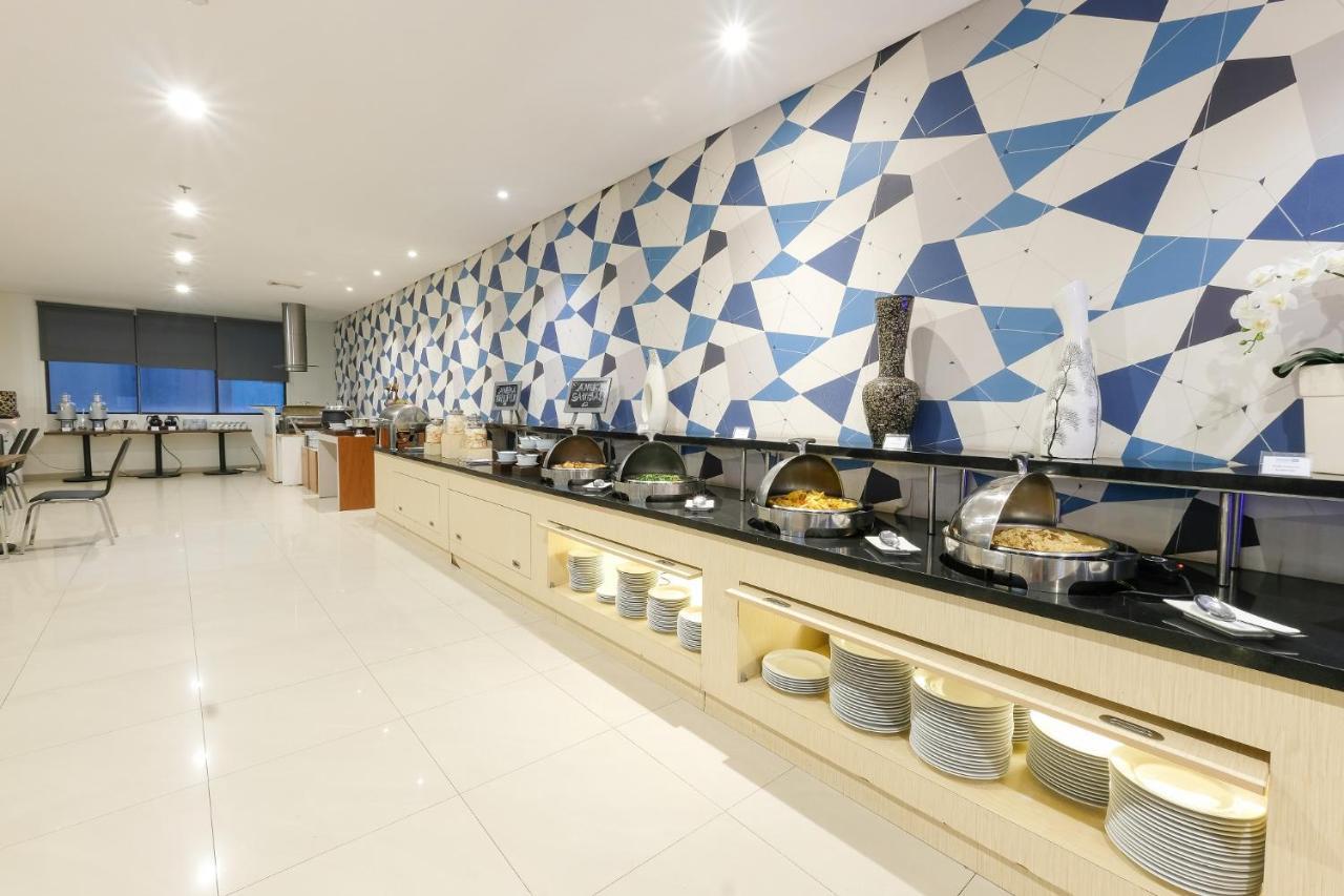 Hotel 88 Mangga Besar 62 - Breakfast - Near By Ancol And Government Center 2*